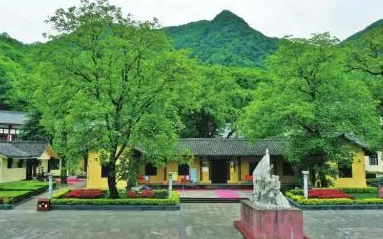 铁炉坝村